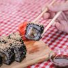 Hvornår blev Japansk Sushi populær i Vesten og Danmark?